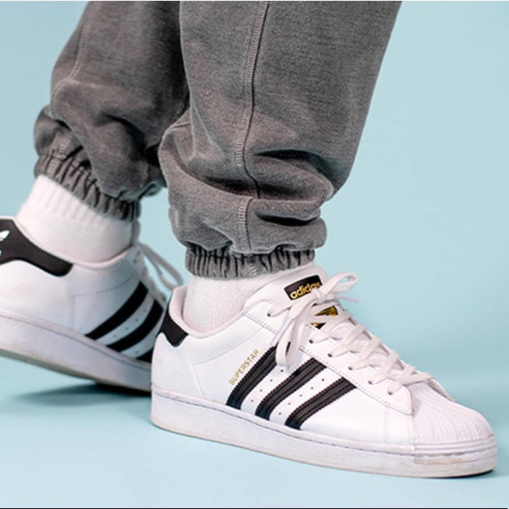 Adidas Superstar men’s classics Sneakers size 10.5